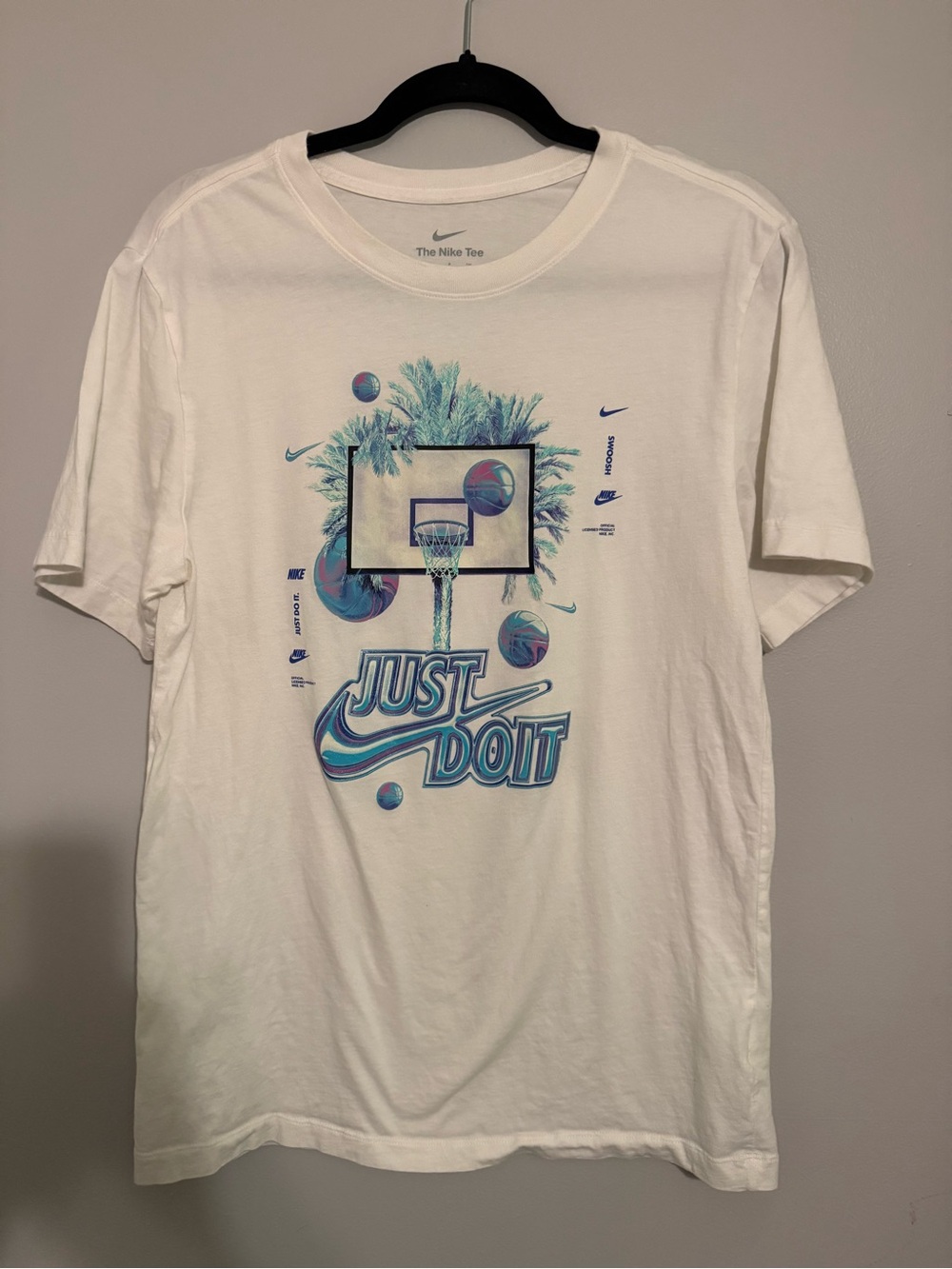 Nike The Nike Tee Crewneck T-Shirt in Off-White
